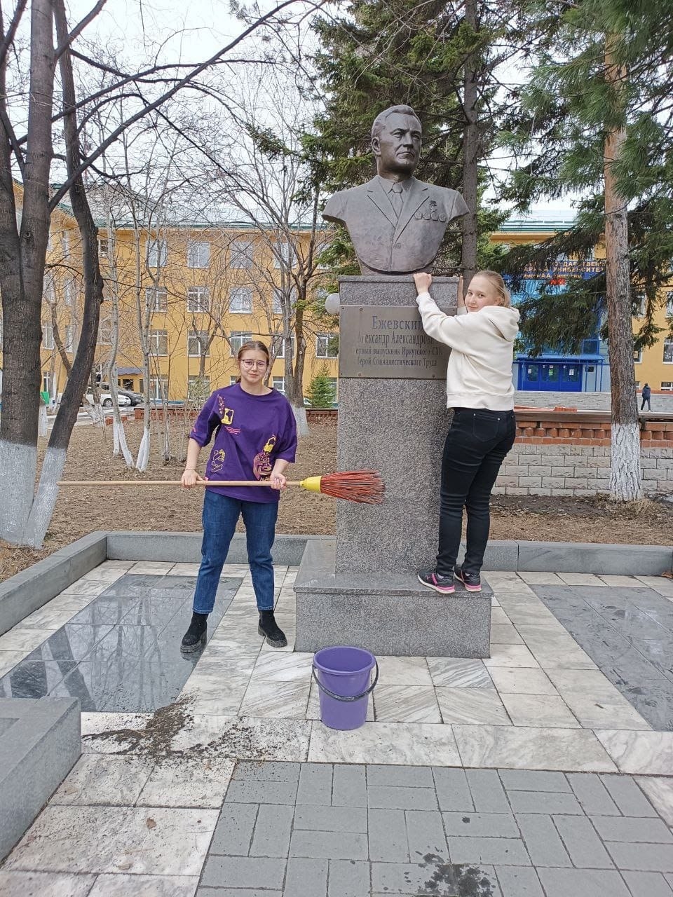 Благоустройство мемориалов в Иркутском ГАУ фото