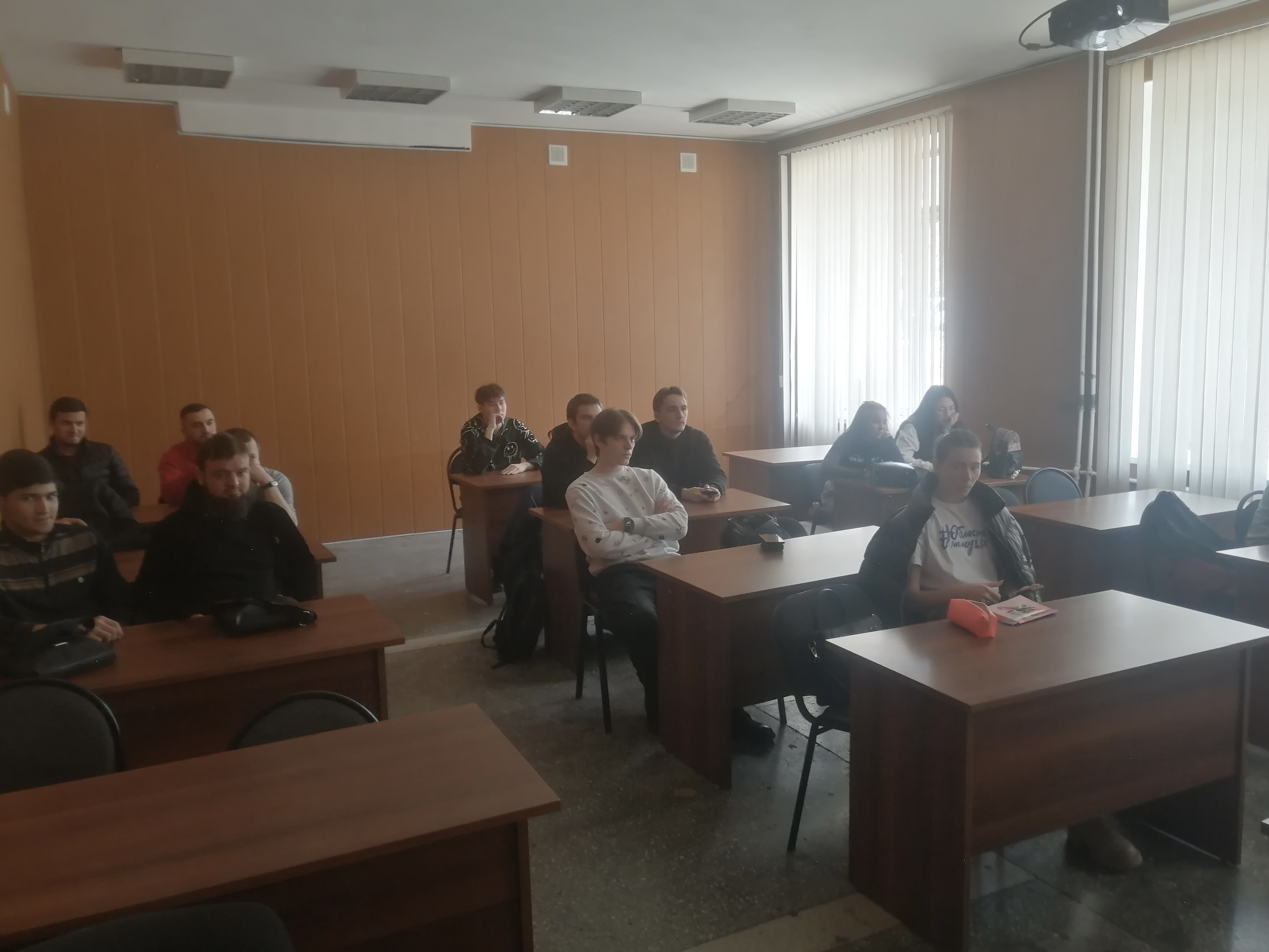 Встреча студентов старших курсов энергетического факультет с представителем компании «ЭнергоСетьСтрой» фото