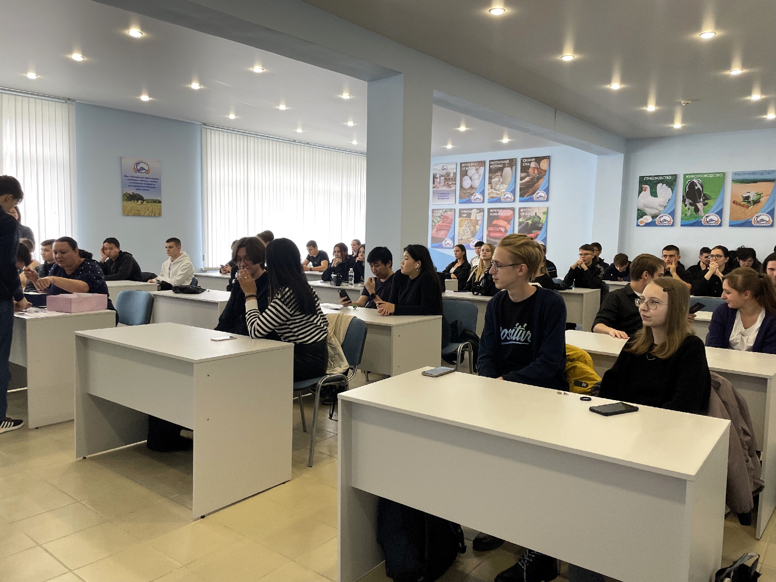 Вручение студенческих билетов первокурсникам ИЭУиПИ фото