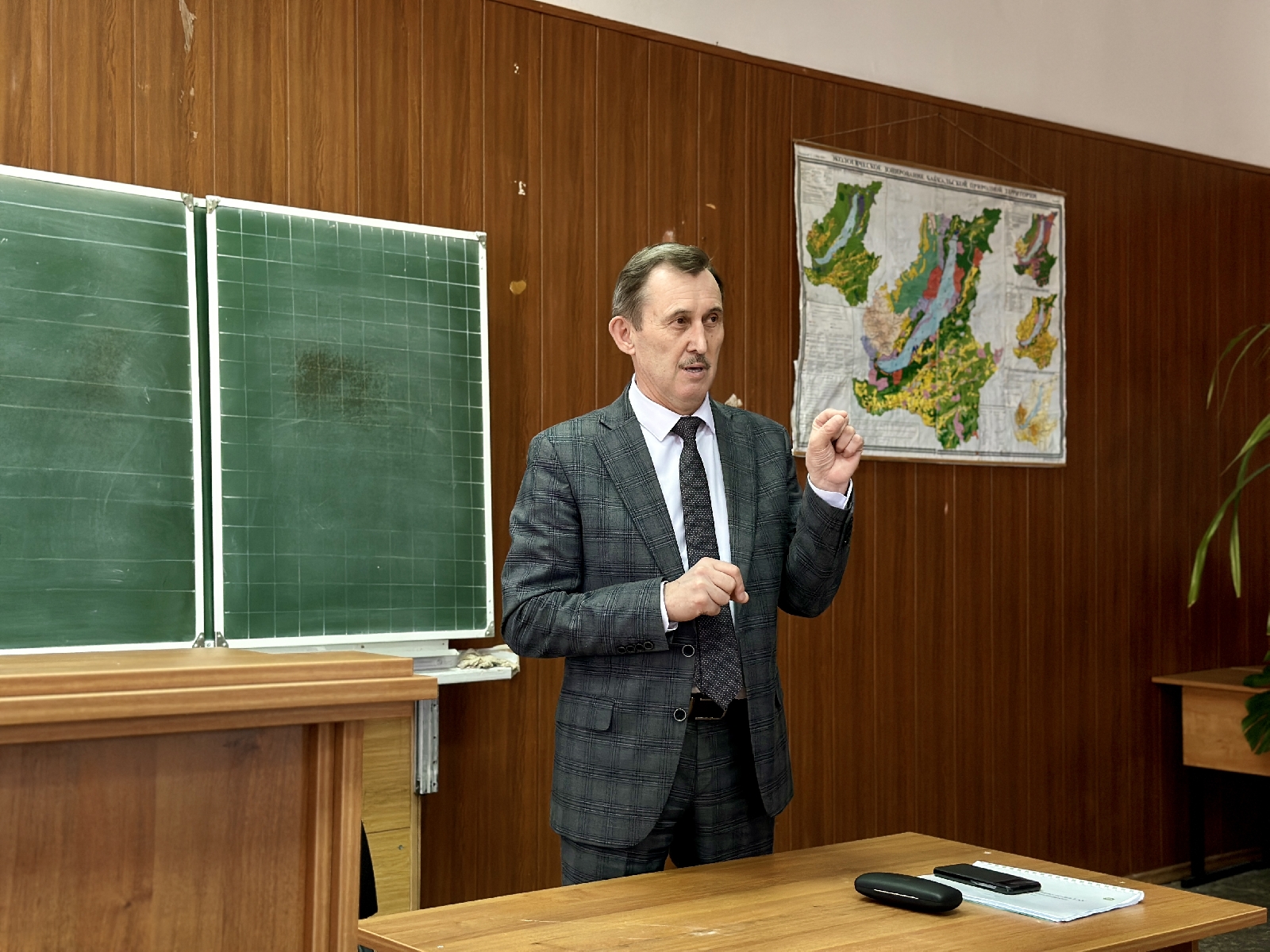 Ректор Иркутского ГАУ провел рабочую встречу и рассказал об итогах работы вуза фото
