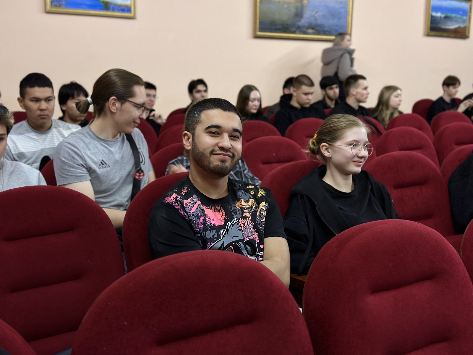 В Иркутском ГАУ прошла серия тематических кинопоказов, приуроченных к 80-летию Победы в Великой Отечественной войне фото