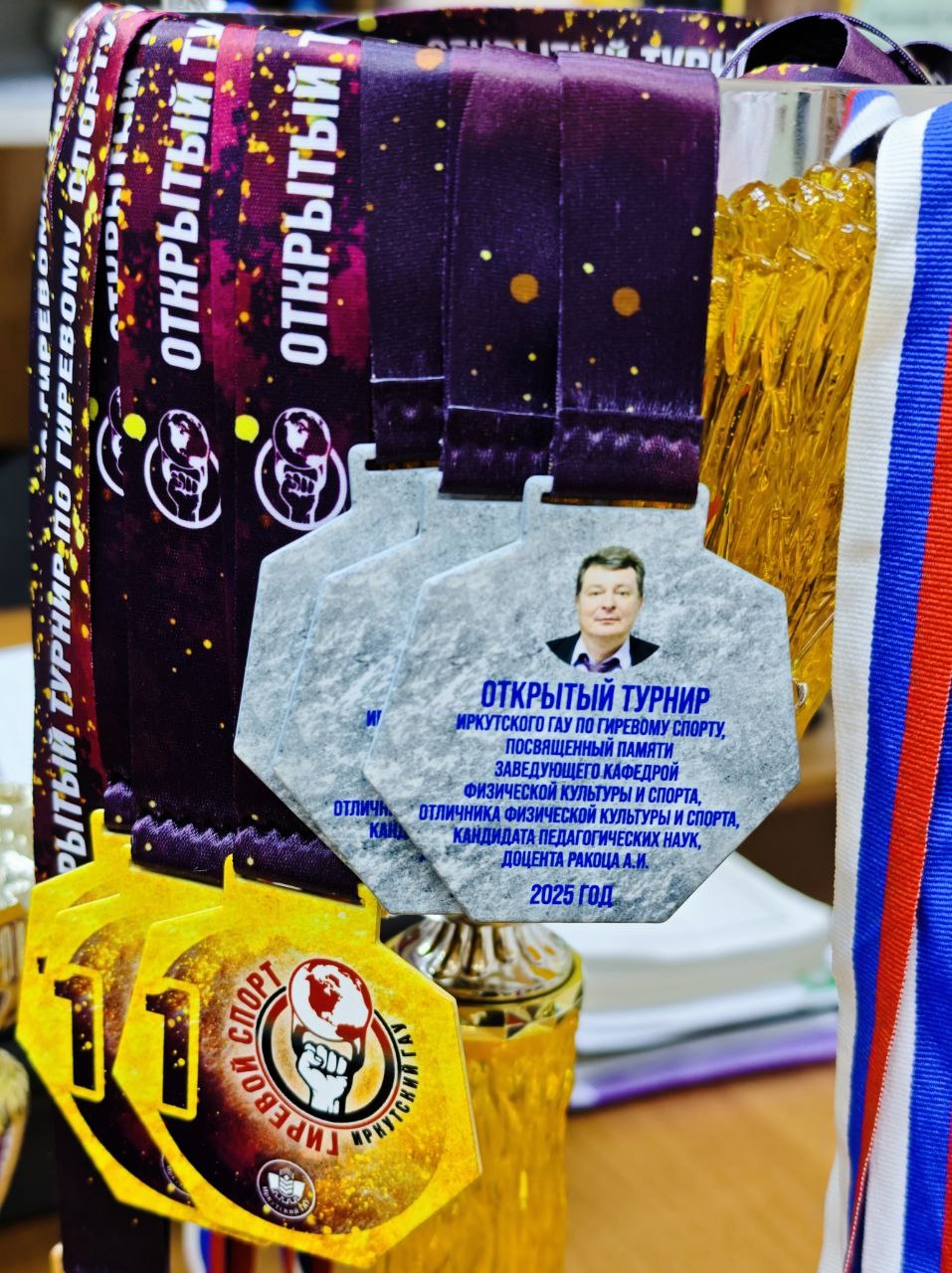 Пятый открытый турнир Иркутского ГАУ по гиревому спорту прошёл в память о Андрее Ракоце фото