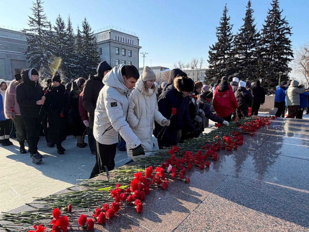 Студенты Иркутского ГАУ приняли участие в митинге, посвящённом 82-й годовщине снятия блокады Ленинграда фото