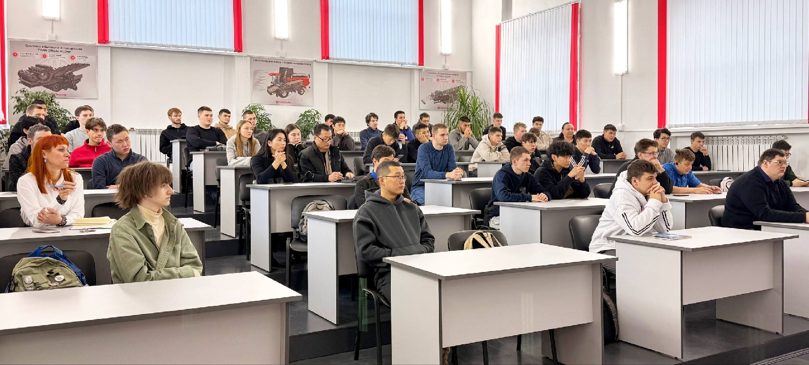 В Иркутском ГАУ прошла информационная встреча для студентов выпускных курсов по вопросам военной службы по контракту в новых войсках БПЛА, антитеррористической безопасности и профилактики наркомании фото