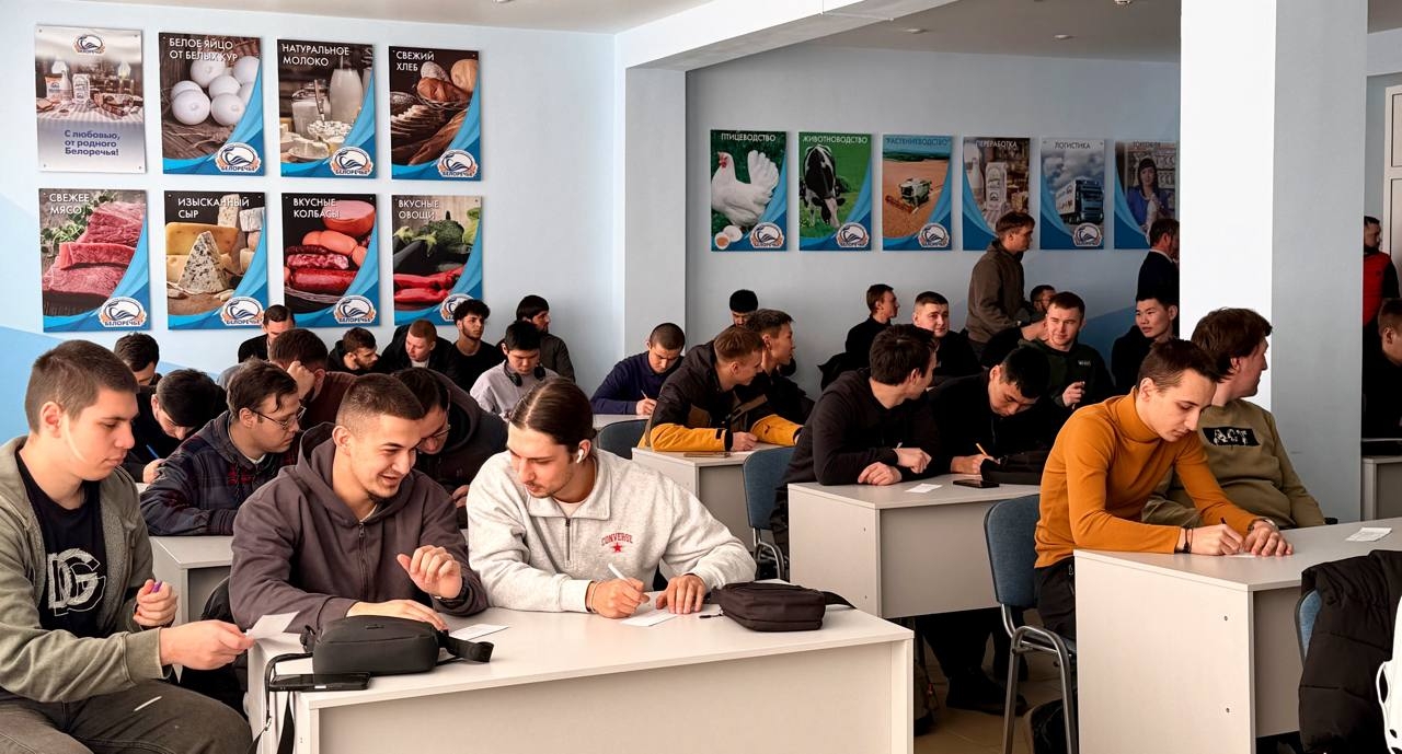 Студенты Иркутского ГАУ узнали о возможностях контрактной службы в 12-м Главном управлении Минобороны России фото