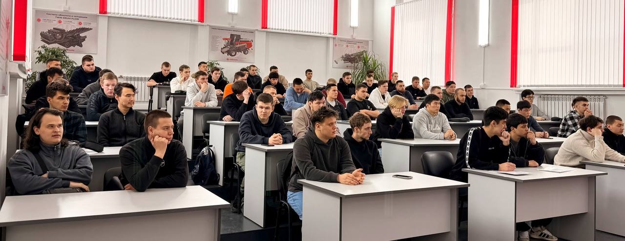 В Иркутском ГАУ прошли первые «Уроки мужества» с представителями Министерства обороны РФ фото