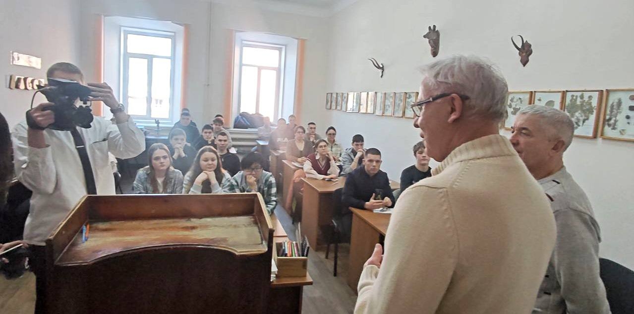 Вячеслав Фетисов посетил факультет охотоведения Иркутского ГАУ: диалог о будущем природоохранного образования фото