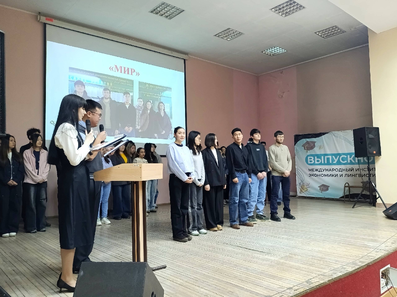 Сборная иностранных студентов Иркутского ГАУ приняла участие в интеллектуальной игре «Что? Где? Когда? — Загадки России» фото