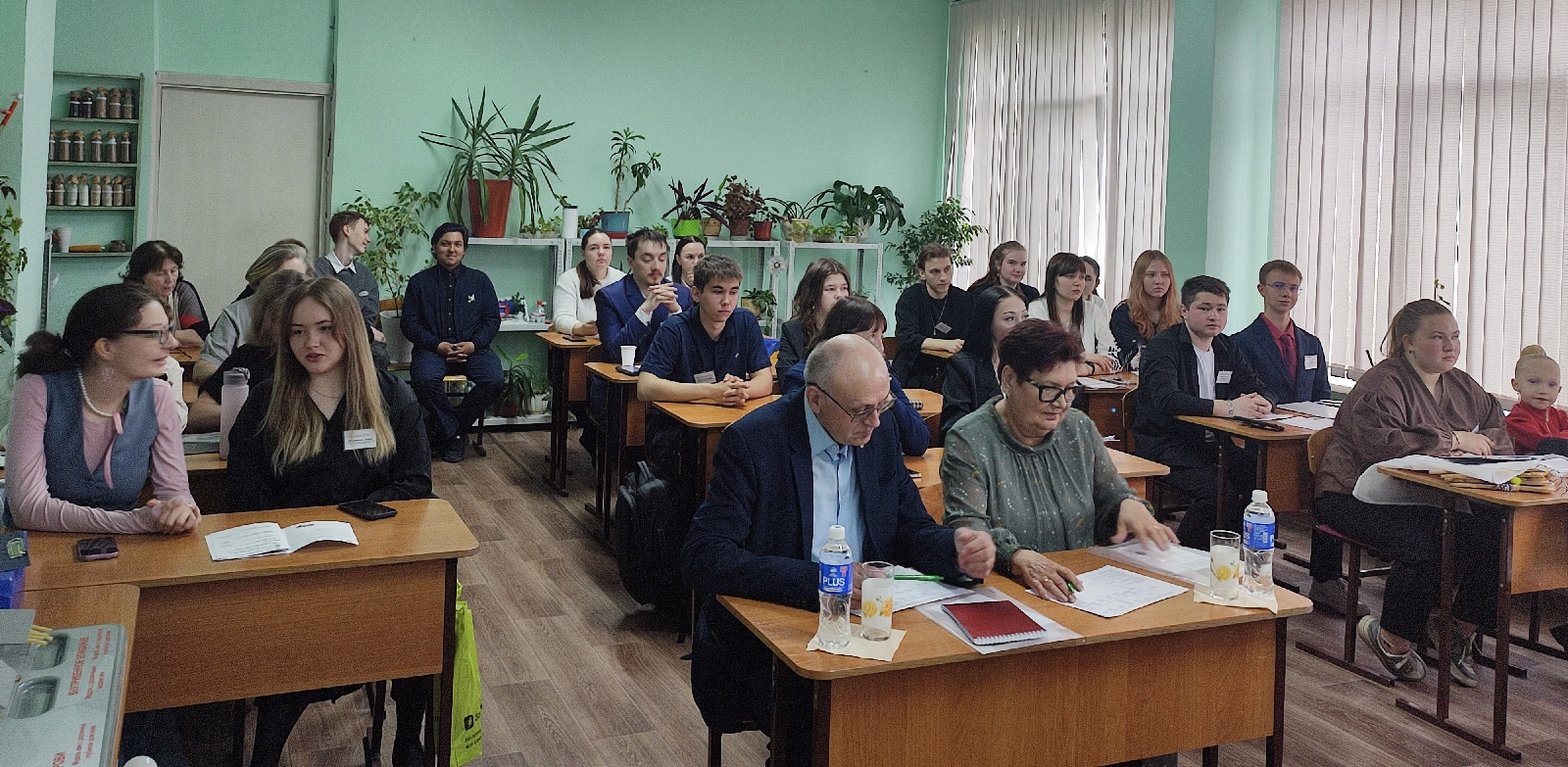 Преподаватели института экономики, управления и прикладной информатики и инженерного факультета приняли участие в составе жюри в конференция «Студент и творчество» фото